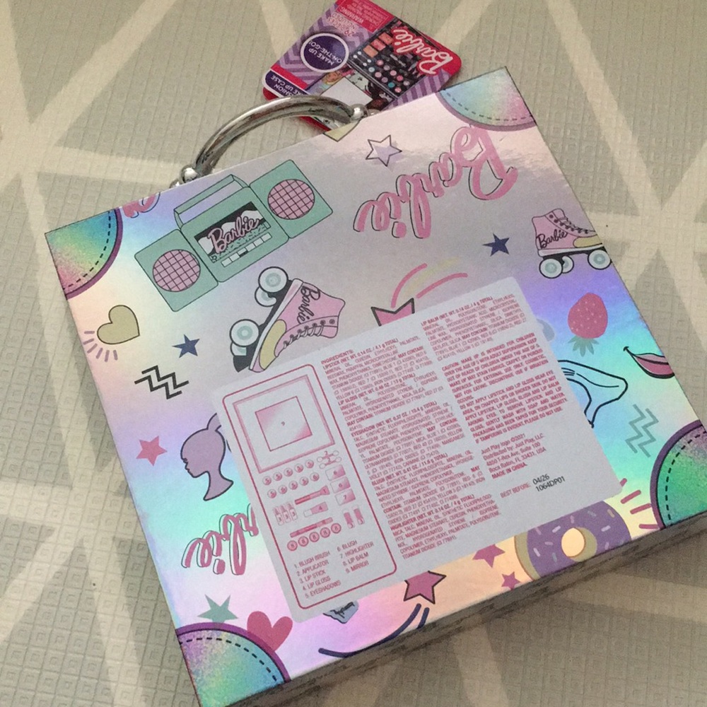 NWT! BARBIE makeup on the go fashion case. Includes 29 pieces. - Picture 2 of 4